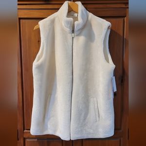 NWT Liz Claiborne faux fur vest